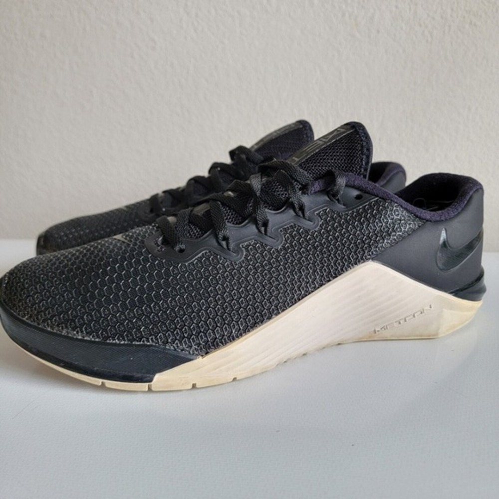 Nike Womens Metcon 5 AO2982-010 Black Running Cross Train Shoes Sneakers Size 10